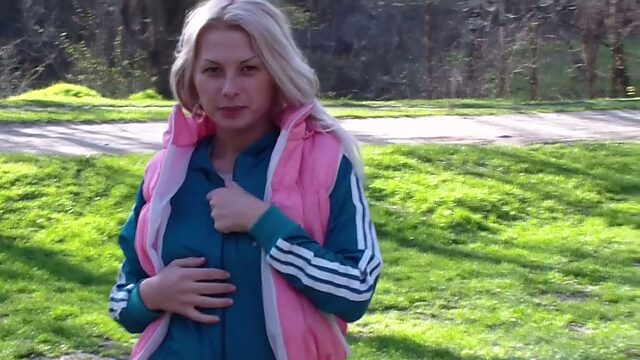 Russian dude eats his blonde babe's pussy and gets blowjob in park