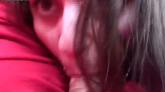 Bitchie amateur brunette in red jacket gives a blowjob for sperm in the car