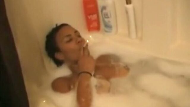 This cock crazed black chick knows how to make bathtime fun for her BF