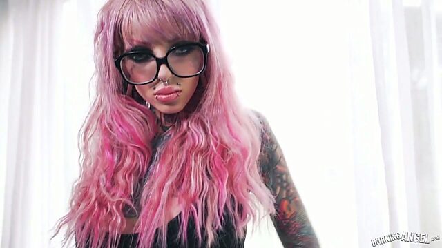 Tattooed emo whore with ear tunnels Sydnee Vicious gets her twat slammed