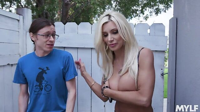 Dork had the honor to fuck super sexy nextdoor milf with fake boobs Brittany Andrews