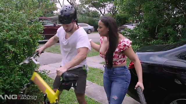 Carmela Clutch: Busty Latina's Public Anal Encounter