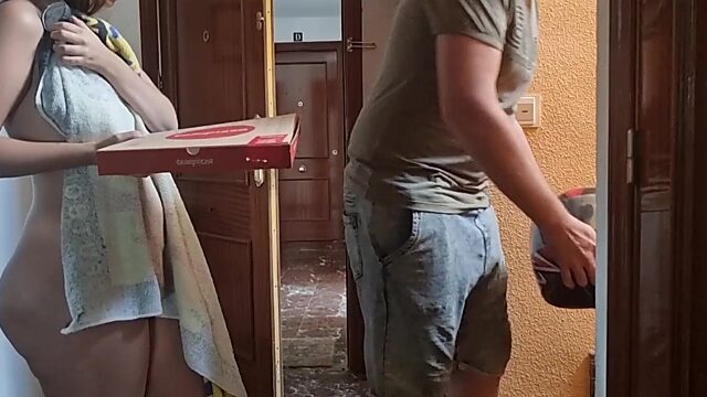 This is NOT how you leave a tip to a delivery guy but it happened