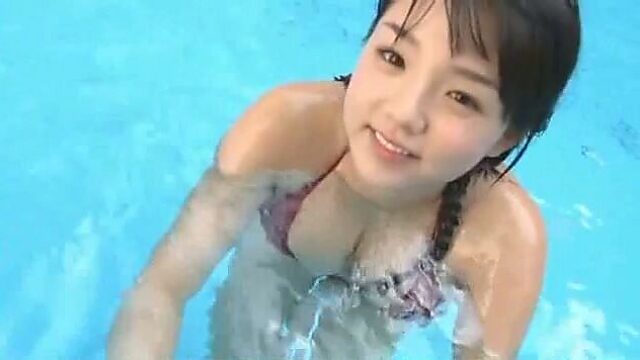 Ample breasted Asian babe Ai Shinozaki swiming  in the pool