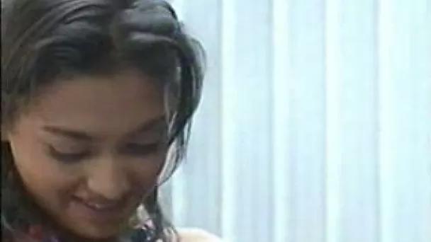 Slim Indian chick repays for car fixing with a blowjob for cum